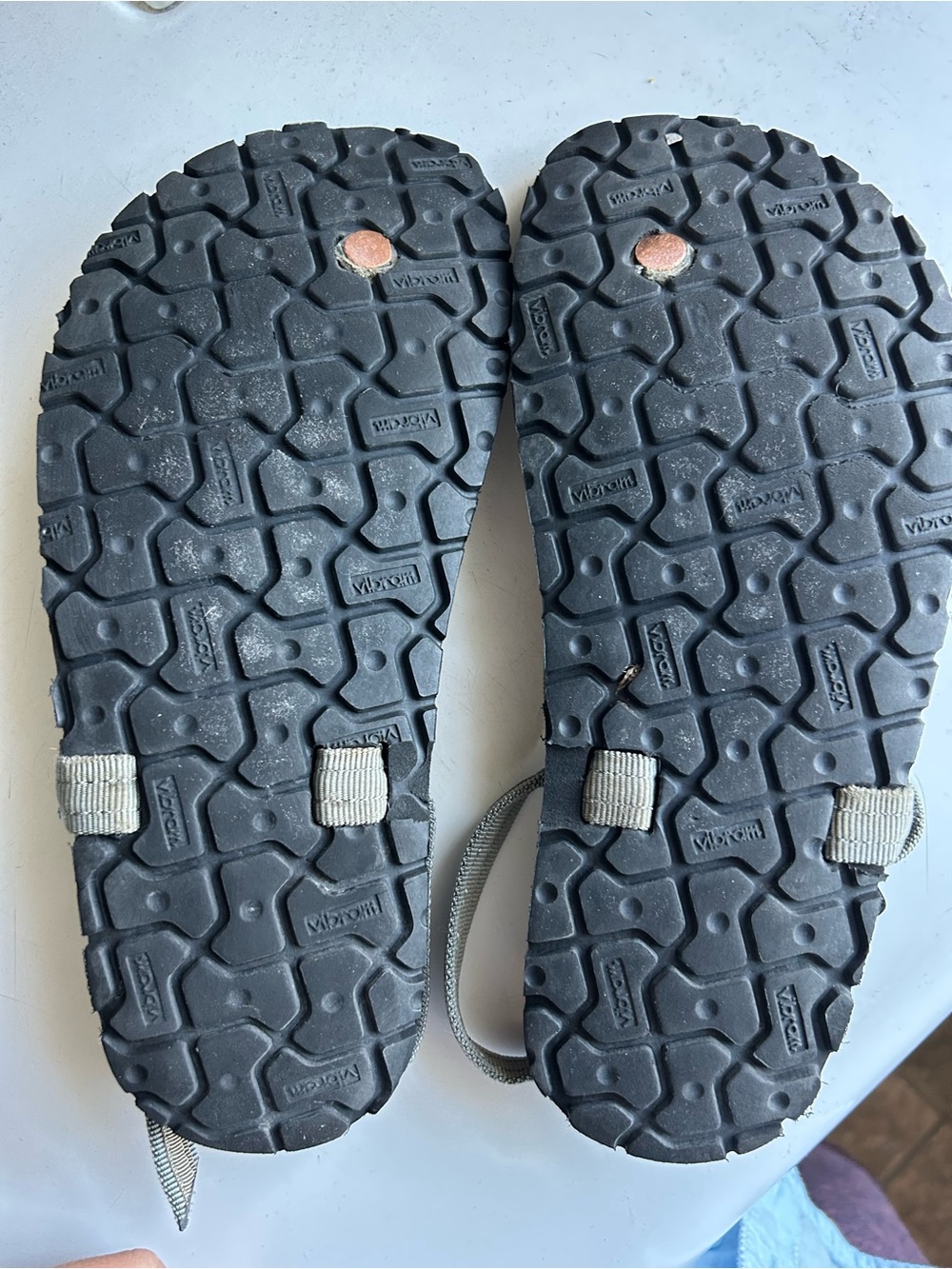 Earth Runners Alpha Sandals Women’s 7.5 in Charcoal Gray - Picture 3 of 6